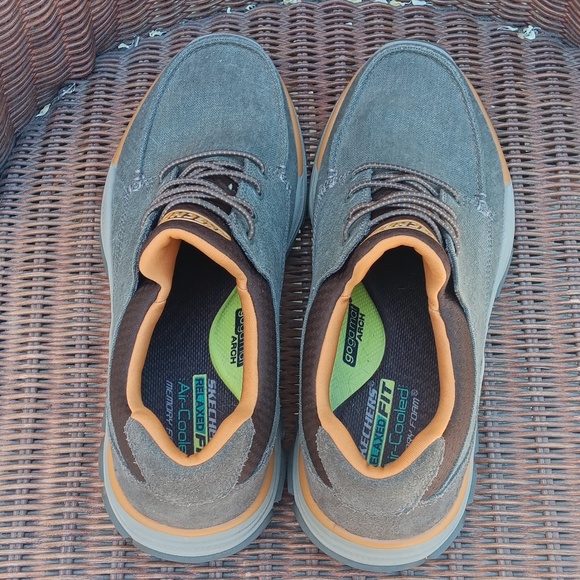 Sketchers relaxed fit shoes - Picture 2 of 6